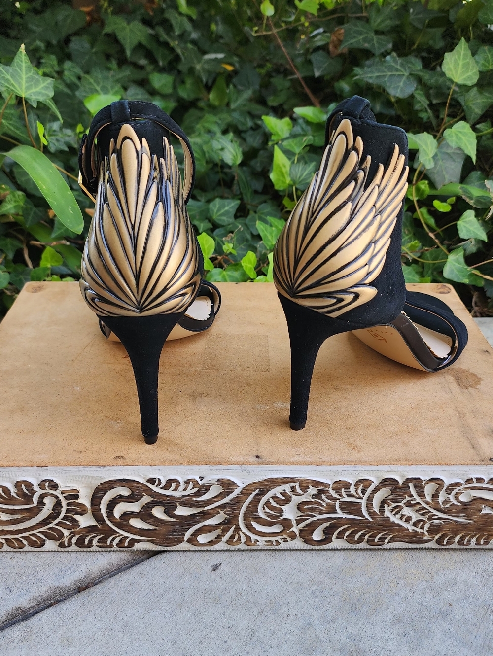 Sexy Wing Accented Katy Perry Sandals - Picture 4 of 6